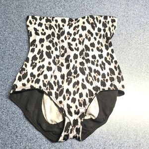 Victoria's Secret "Hug Me Tight High-Waisted Shaper Brief", Med(8-10)ID#36007528